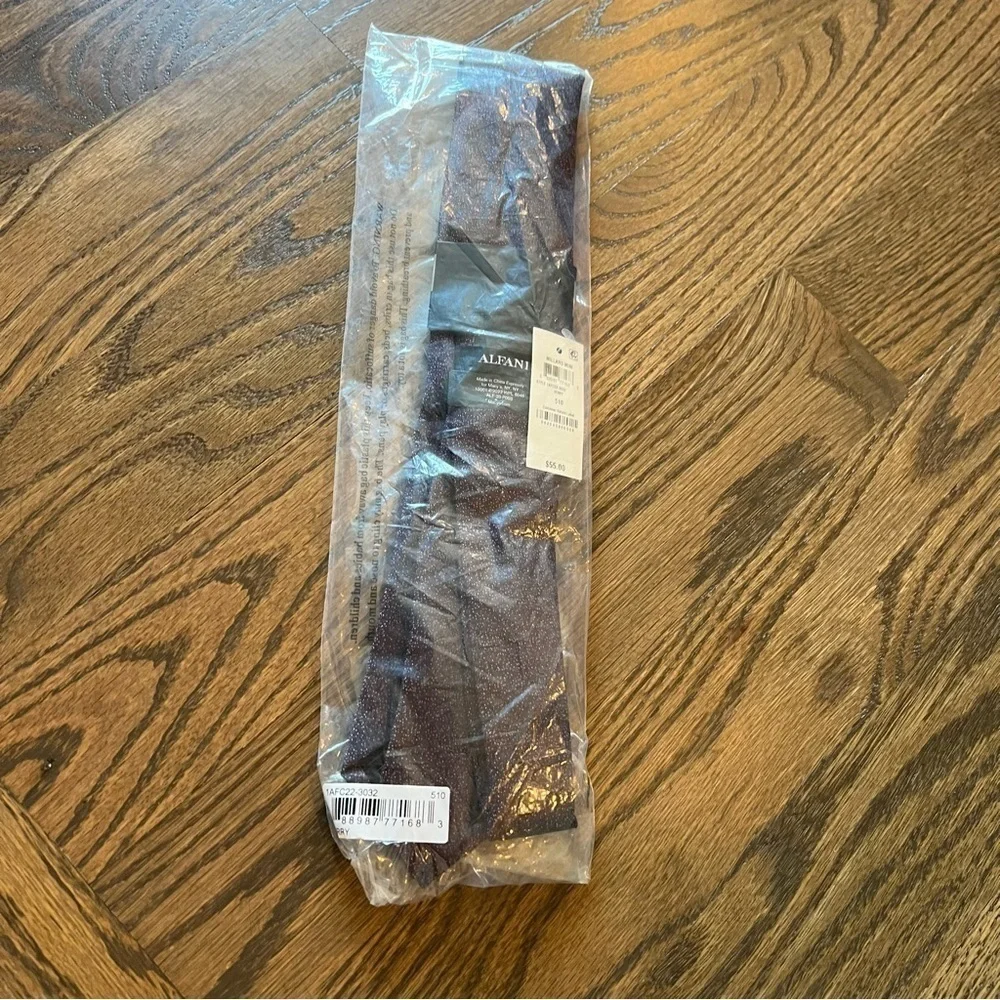 NWT mens Alfani slim neck tie stain resistant Millard Mini berry color